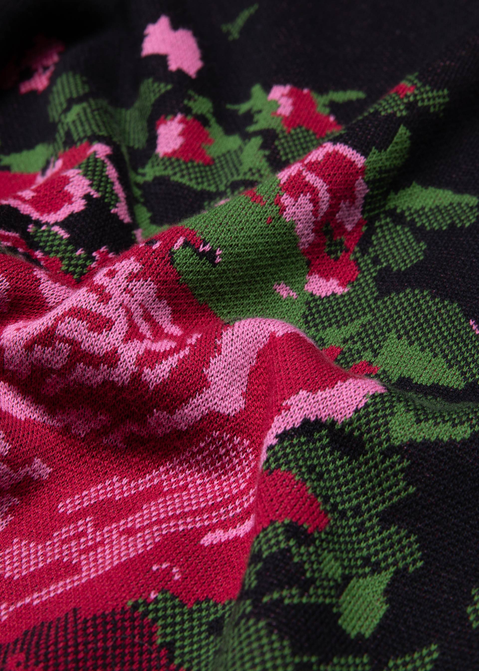 Strickpullover Cosy Storyteller, sea of roses, Strickpullover, Schwarz
